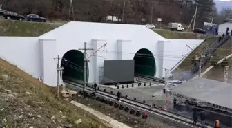 Çin'in Gürcistan'da İnşa Ettiği Modern Demiryolu İşletmeye Alındı