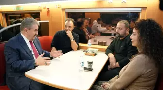 Destici, YHT'de kandil simidi dağıttı