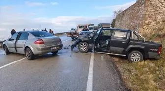 Isparta'da otomobille ticari aracın çarpıştığı kazada 2 kişi yaralandı