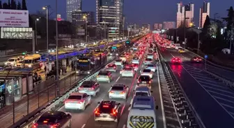 İstanbul'da akşam saatlerinde trafik yoğunluğu yüzde 83'e çıktı