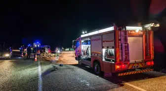 Manisa'da iki otomobil çarpıştı; 3 ölü, 1 yaralı