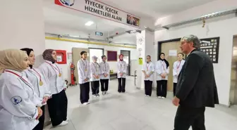 Müdür Yılmaz'dan uluslararası yarışmada derece elde eden öğrencilere tebrik