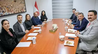 Özgür Özel, KKTC Cumhurbaşkanlığı Senfoni Orkestrası'nın yeni yıl konseri için Lefkoşa'ya gitti