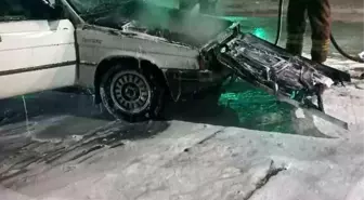 Seyir halindeki otomobil alevlere teslim oldu