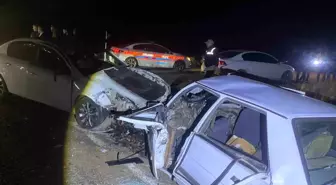 Siverek'te otomobiller kafa kafaya çarpıştı: 2'si ağır 7 yaralı