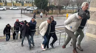 Uşak'ta tefecilik operasyonunda yakalanan 5 kişiden 3'ü tutuklandı