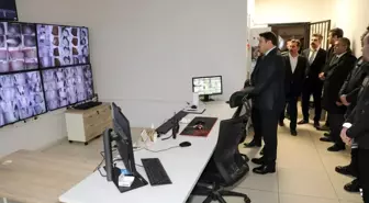 Vali Işın'dan İl Göç İdaresi Müdürlüğü Geri Gönderme Merkezi'nde denetim