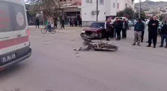 Adana'da otomobille çarpışan motosikletin sürücüsü yaralandı