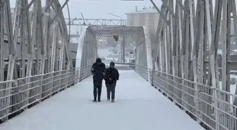 Ardahan'da kar yağışı ulaşımı etkiledi