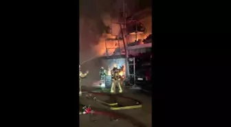 Başakşehir Atatürk Oto Sanayi Sitesi'nde çıkan yangında 1 kişi hayatını kaybetti