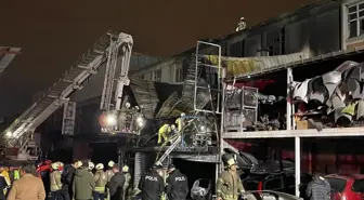 Başakşehir'de 2 katlı iş yerinde yangın