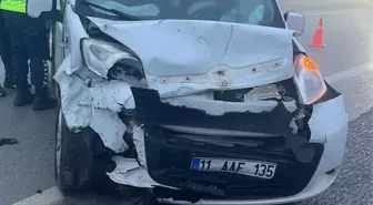 Bilecik'teki 2 trafik kazasında 4 kişi yaralandı