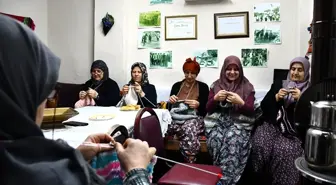 Bilecikli kadınlar günün stresini kurdukları kahvehanede atıyor