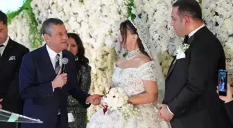 CHP Genel Başkanı Özgür Özel, Narlıdere Belediye Başkanı Uzun'un nikah törenine katıldı