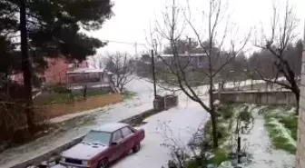 Dolu yağışı beyaza bürüdü