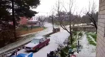 Dolu yağışı beyaza bürüdü