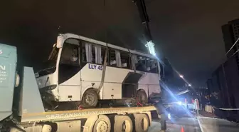 Esenyurt'ta 4 kişinin öldüğü kazaya karışan araç olay yerinden kaldırıldı