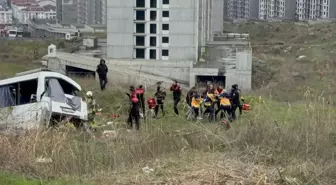 Esenyurt'ta servis midibüsü devrildi