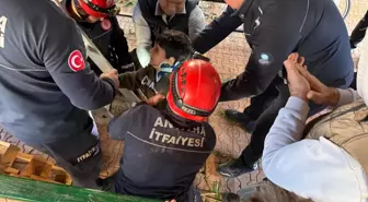 Foseptiğe düşen 6 yaşındaki Eyüp kurtarıldı, annesi çalışmaları gözyaşlarıyla izledi