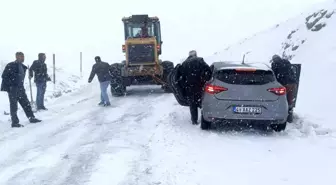 Hasköy-Mutki karayolu kar ve tipi nedeniyle ulaşıma kapatıldı