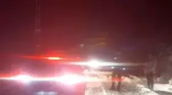 Kayseri'de kar yağışı sonrası otomobilde mahsur kalan 2 kişi kurtarıldı