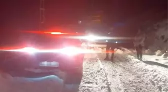 Kayseri'de kar yağışı sonrası otomobilde mahsur kalan 2 kişi kurtarıldı
