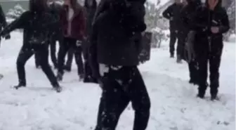 Kayseri Emniyet Müdürü, şehit çocukları ile kar topu oynadı