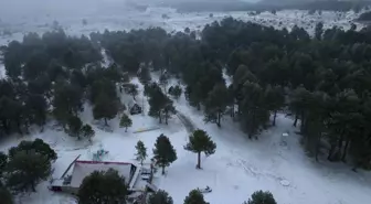 Manisa'nın yüksek kesimlerinde kar yağışı etkili oldu