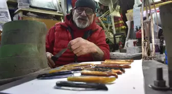 Sivas'ta minyatür bıçakların ustası 'Şirin Baba'ya hastalık engeli