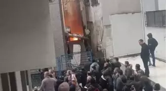 Sultangazi'de tekstil atölyesindeki yangın söndürüldü /