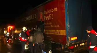 Taşova'da tırın dorsesinde çıkan yangın maddi hasara yol açtı