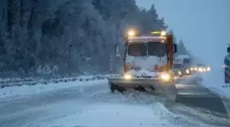 Türkiye'nin ana arterinde kar kalınlığı 10 santime ulaştı