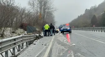 Zonguldak ve Sakarya'da karın kayganlaştırdığı yolda kaza yapan otomobillerdeki 5 kişi yaralandı