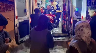 Ağrı'da kar nedeniyle yolu kapanan köyde mahsur kalan 71 yaşındaki hasta için ekipler seferber oldu