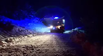 Bitlis'te ekipler yolu kardan kapanan köydeki hasta bebek için seferber oldu