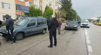 Bursa'da hafif ticari araç ile otomobilin çarpıştığı kazada 2 kişi yaralandı