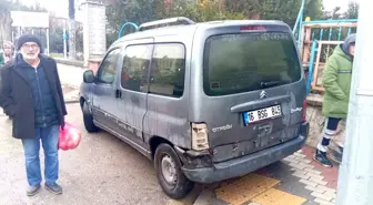 Bursa'da otomobil hafif ticari araca çarptı: 2 yaralı