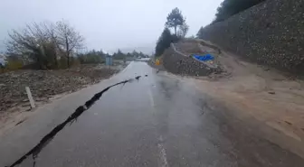 Cide-Bartın kara yolu, heyelan nedeniyle ulaşıma kapatıldı