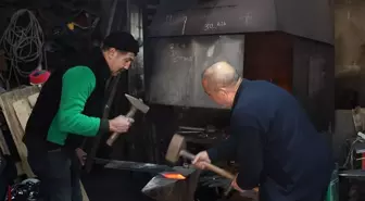 Edirne'de yarım asırdır demircilik yapan kardeşler mesleği yaşatmaya çalışıyor
