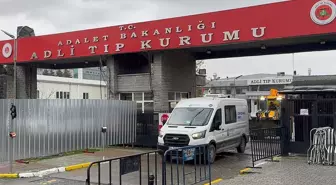 Esenyurt'ta servis midibüsü kazasında ölen 3 kişinin cenazesi Adli Tıp Kurumunda