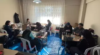 Esra muhtar, mahallesindeki kadınlara üretim atölyesi kurdu, ek gelir kapısı açtı