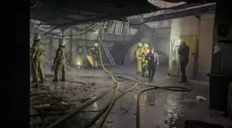 Fatih'te bir otoparkta çıkan yangın söndürüldü