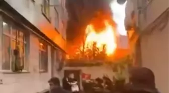 Fatih'te otoparkta çıkan yangın 2 katlı binaya sıçradı