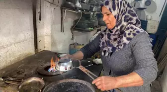 Kadın eliyle yarım asırlık kalaycılık