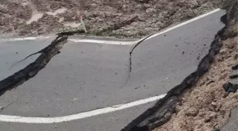 Kastamonu'da heyelan nedeniyle Cide-Bartın kara yolu ulaşıma kapandı