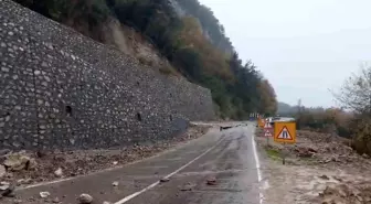 Kastamonu'da heyelan sebebiyle çöken yol ulaşıma kapandı