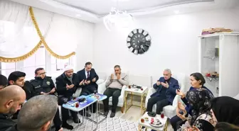 Kırklareli Valisi Turan, silahlı kavgada hayatını kaybeden Rümeysa Sanpur'un ailesini ziyaret etti