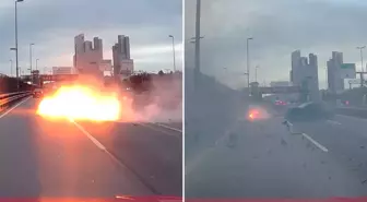 Makas atan sürücü bariyerlere çarptı, motoru alev alıp yola fırladı