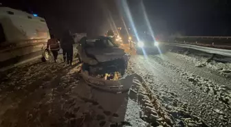 Otoyolda 7 aracın karıştığı kaza ulaşımı aksattı; 2 yaralı