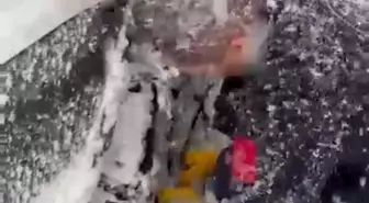 Sağlık ekiplerinin kar mesaisi: Zincir takıp hastaya ulaştılar